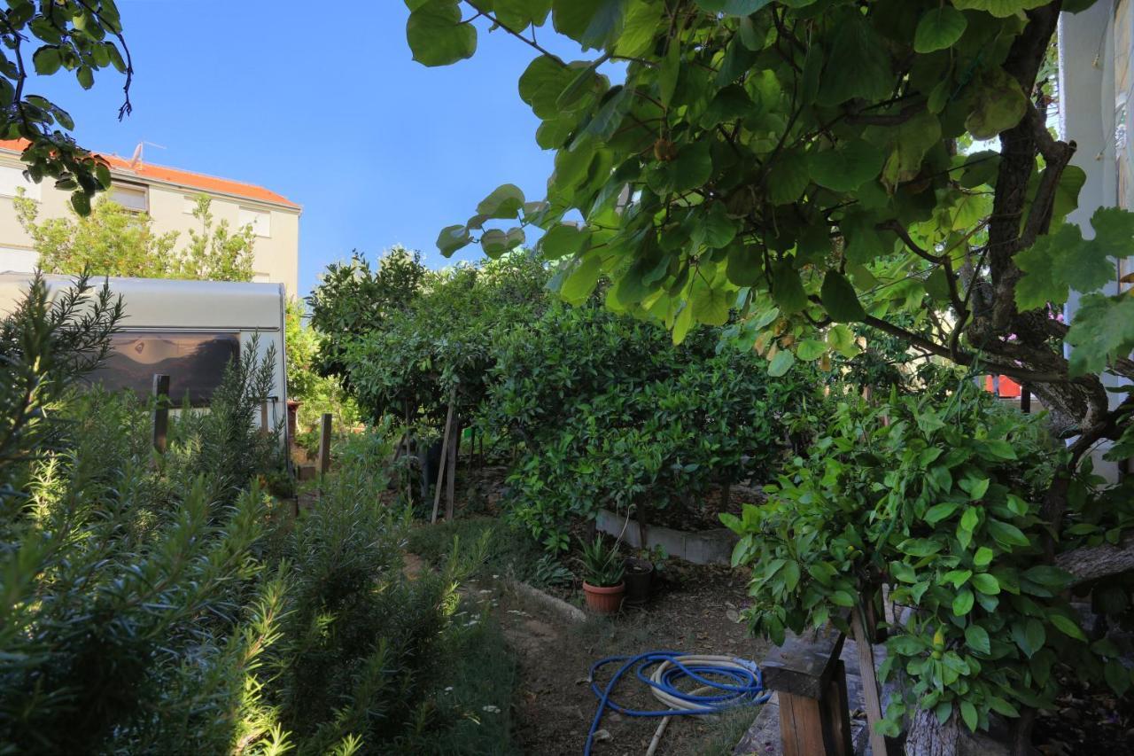 Apartment Okrug Gornji 1069A Trogir Buitenkant foto