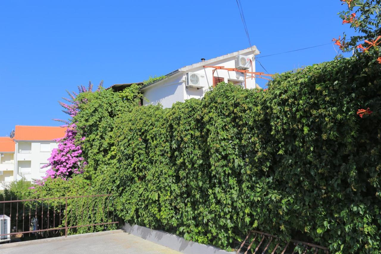 Apartment Okrug Gornji 1069A Trogir Buitenkant foto