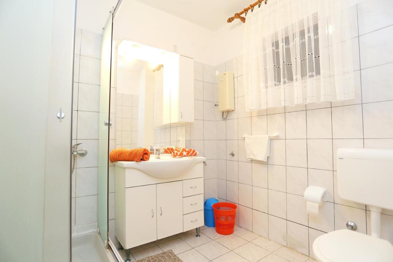 Apartment Okrug Gornji 1069A Trogir Buitenkant foto